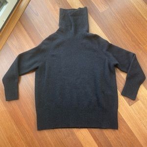 OVERSIZED BLACK ARITZIA SWEATER